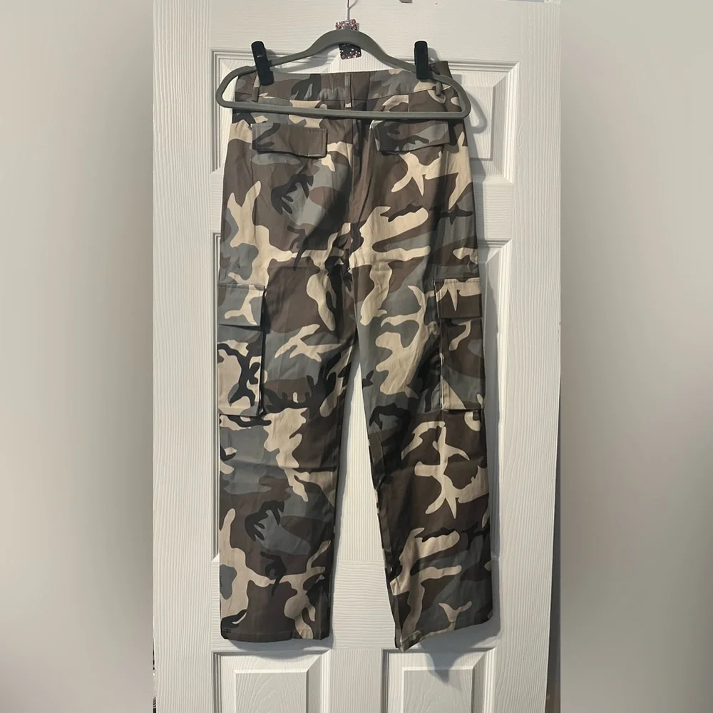 New! Camouflage Pants - Picture 2 of 4